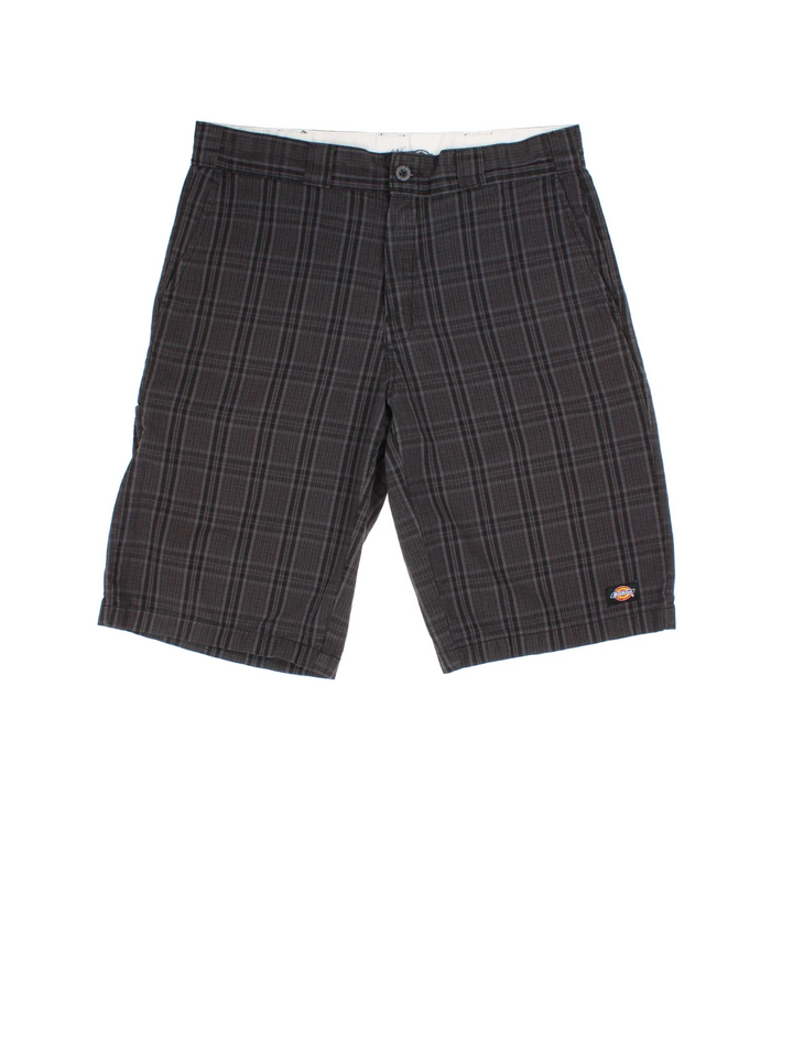 Vintage Dickies shorts in grey checked colourway with multiple pockets and the logo embroidered on the front/side pocket.
