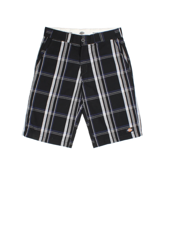 Vintage Dickies shorts in black checked colourway with multiple pockets and the logo embroidered on the front/back.