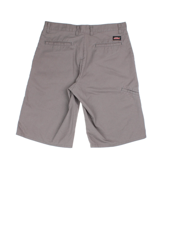 Vintage Dickies shorts in grey colourway with multiple pockets and the logo embroidered on the front/back.