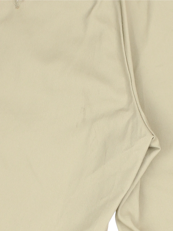 Vintage Dickies shorts in tan colourway with multiple pockets and the logo embroidered on the front/side pocket.