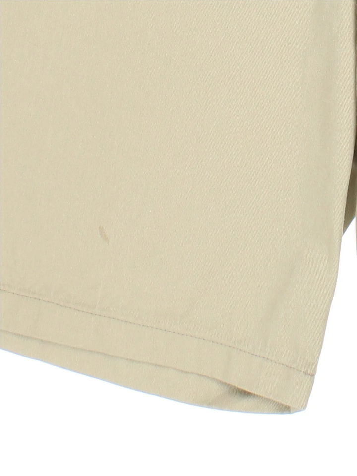 Vintage Dickies shorts in tan colourway with multiple pockets and the logo embroidered on the front/side pocket.