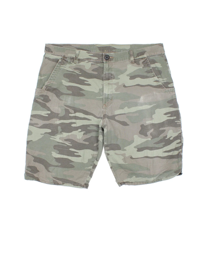 Vintage Dickies Camo Shorts in green colourway with multiple pockets and the logo embroidered on the back.