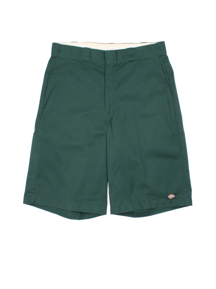 Vintage Dickies Shorts in green colourway with multiple pockets and the logo embroidered on the front/pocket.
