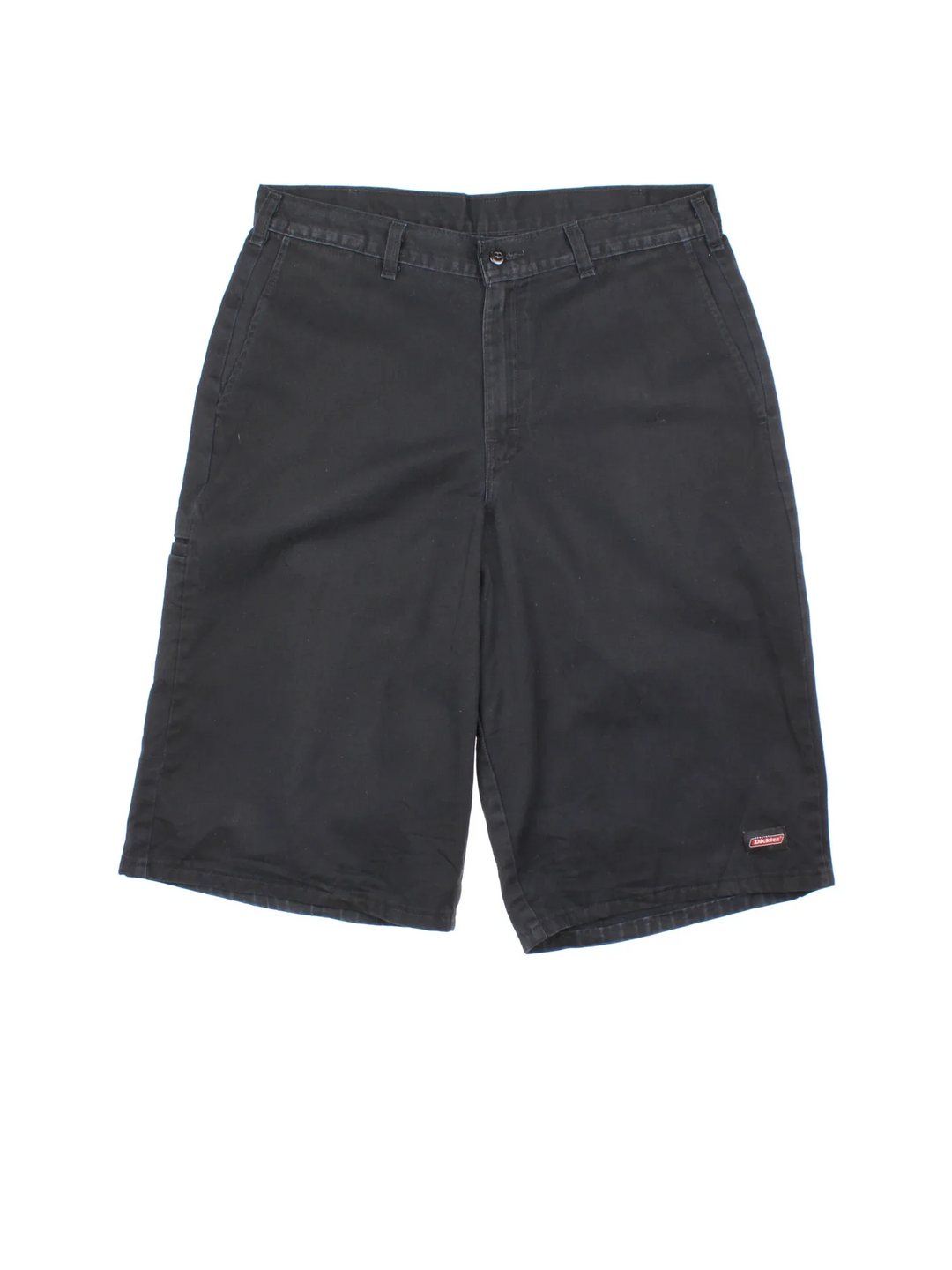 Dickies Shorts in black colourway with two pockets. Small logo on the back and front leg.