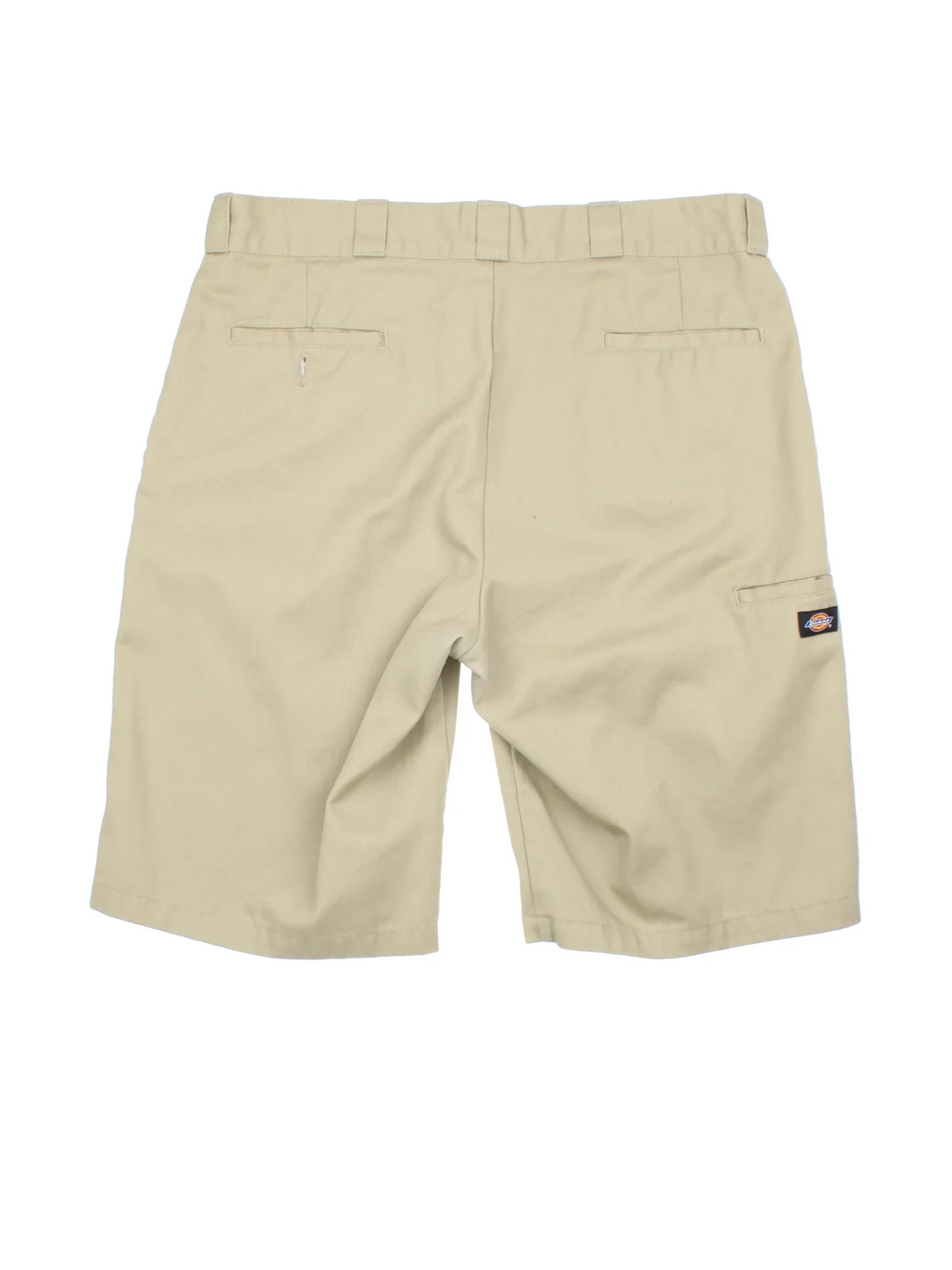 Dickies Shorts in tan colourway with two pockets. Small logo on the back and front leg.