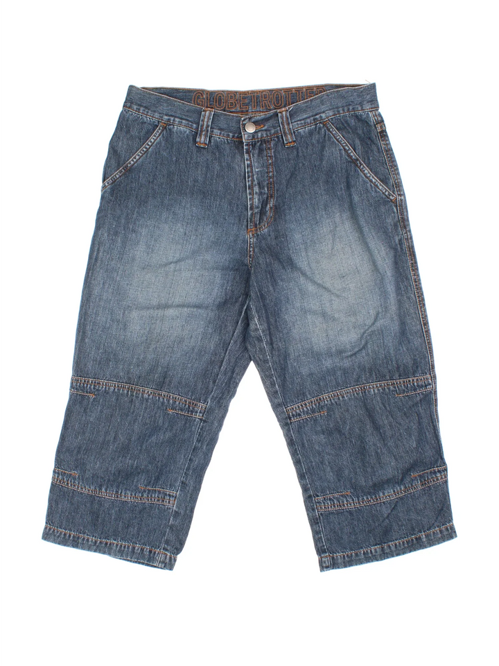 Vintage Y2K 3/4 Length Denim Shorts in blue colourway. Zip fly fastening with multiple pockets and contrast stitching.