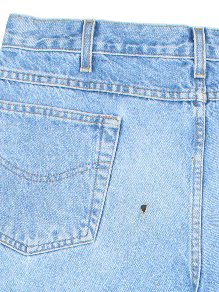 Vintage Carhartt shorts in blue colourway with multiple pockets and leather logo embroidered on the back.