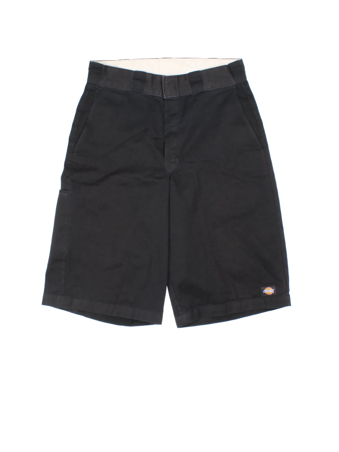 Dickies Shorts in black colourway with multiple pockets and the logo embroidered on the front and back.