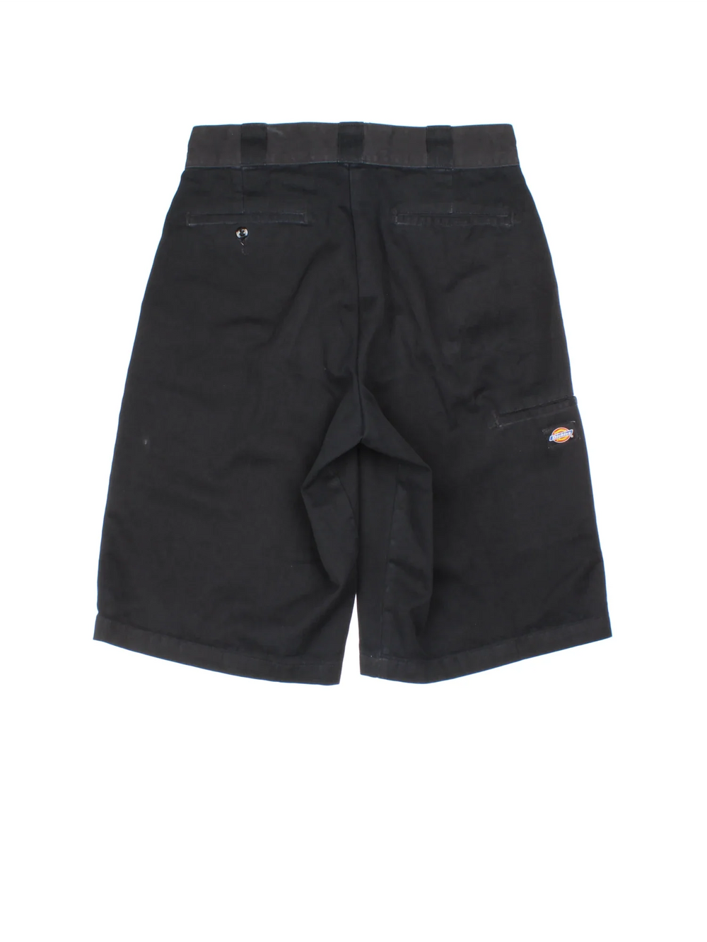 Dickies Shorts in black colourway with multiple pockets and the logo embroidered on the front and back.