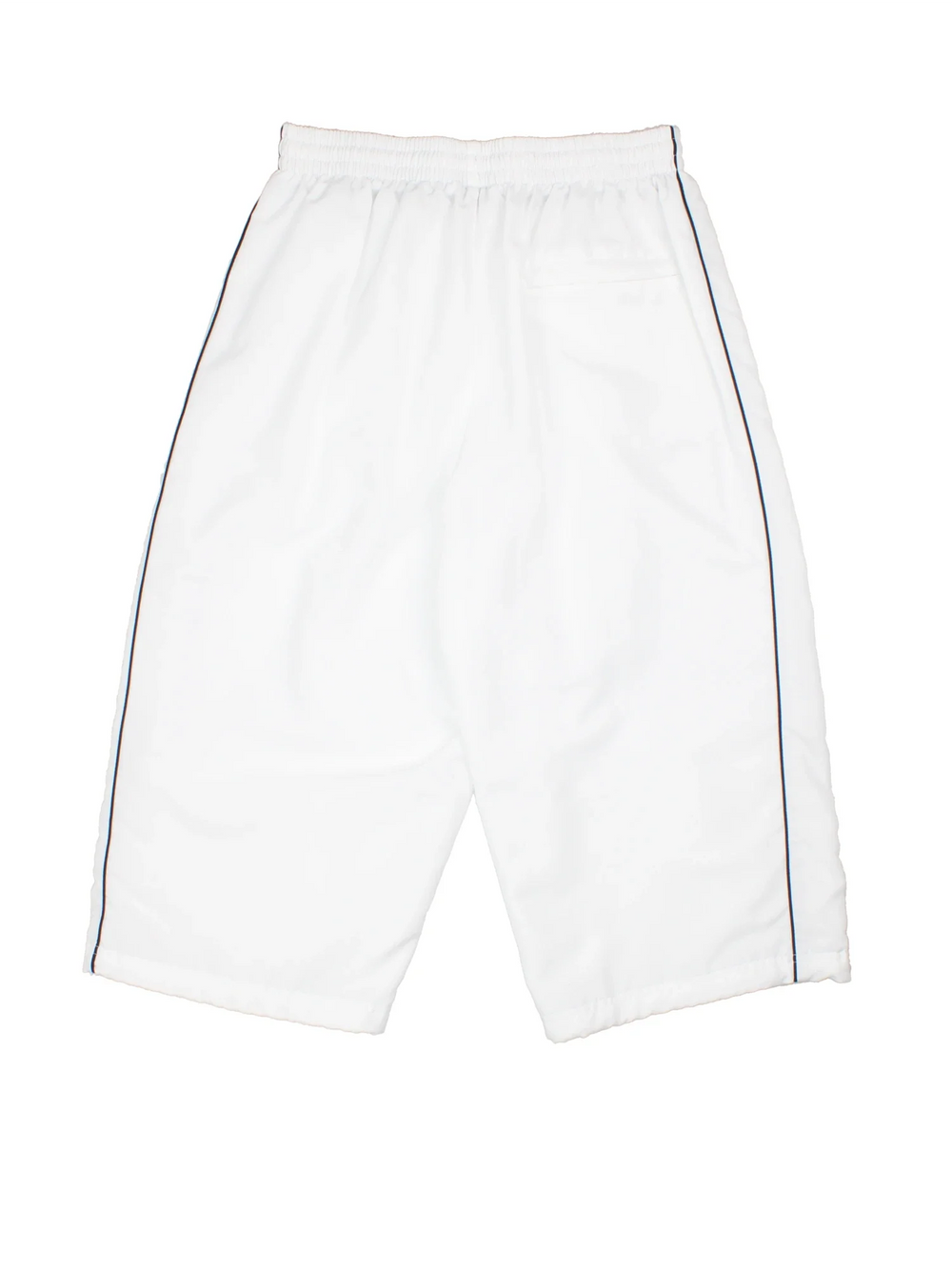 Umbro 3/4 Length Shorts in white colourway with pockets, netted lining, elasticated waist with drawstring and the logo embroidered on the front and down the left leg.