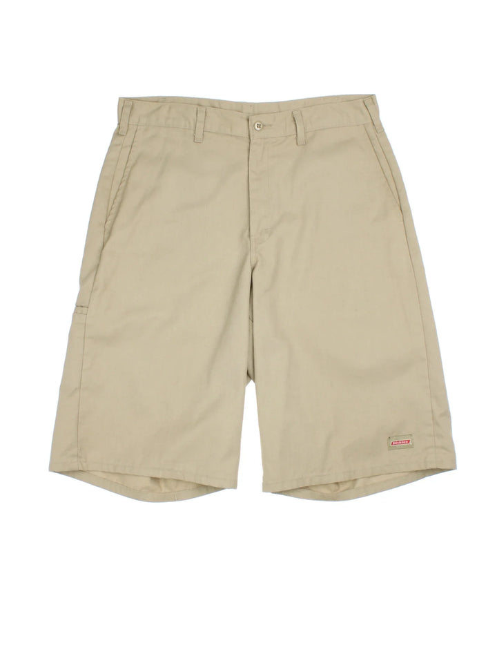 Dickies Shorts in tan colourway with multiple pockets and the logo embroidered on the front and back.