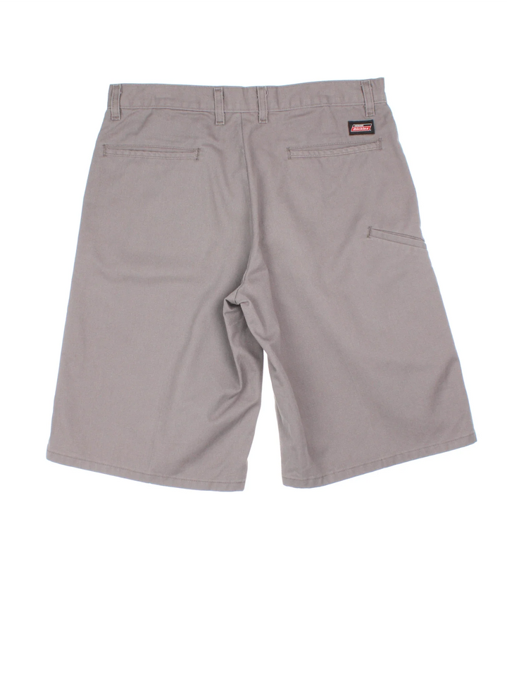 Dickies Shorts in grey colourway. Zip fly fastening, multiple pockets and branding embroidered on front/back.