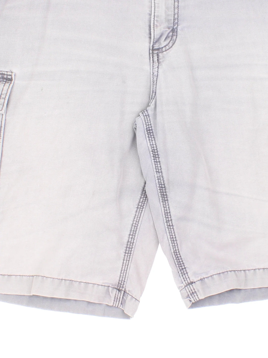 Carhartt Shorts in grey colourway. Zip fly fastening, multiple pockets and branding embroidered on back.