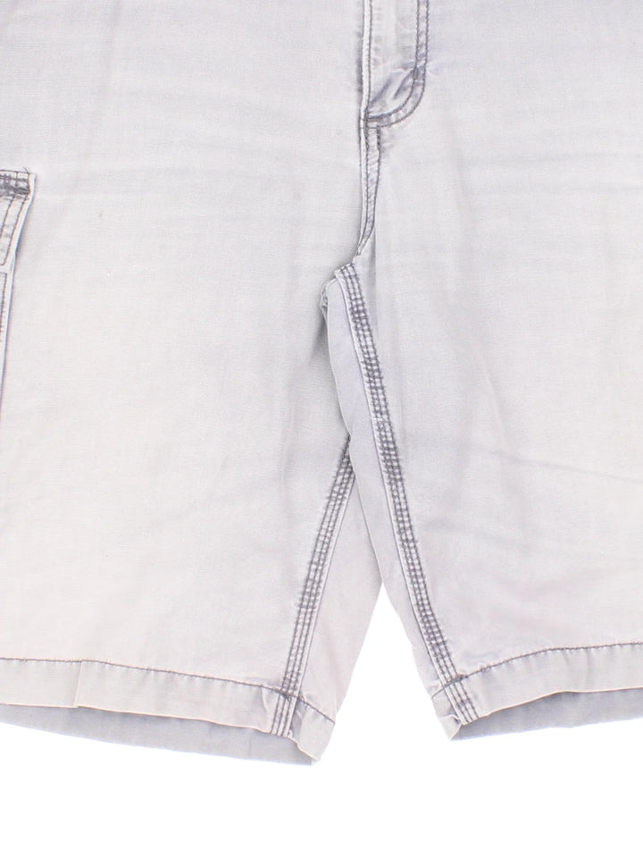 Carhartt Shorts in grey colourway. Zip fly fastening, multiple pockets and branding embroidered on back.