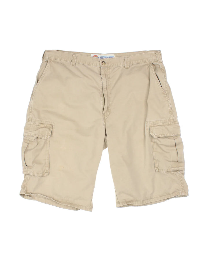 Dickies Cargo Shorts in tan colourway. Multiple pockets and embroidered branding on back.