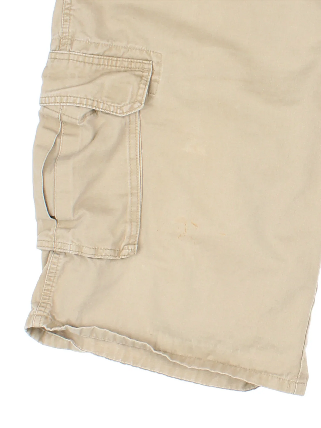Dickies Cargo Shorts in tan colourway. Multiple pockets and embroidered branding on back.