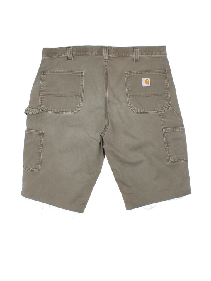 Carhartt Cut Off Shorts in green colourway. Zip fly fastening with multiple pockets, frayed hem and embroidered branding on the back.