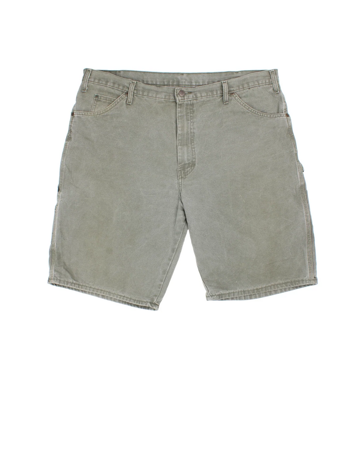 Vintage Dickies shorts in green colourway with multiple pockets and the logo embroidered on the back.