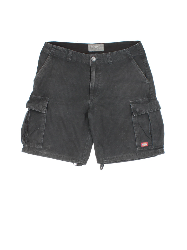 Vintage Dickies Cargo shorts in black colourway with multiple pockets and the logo embroidered on the front.