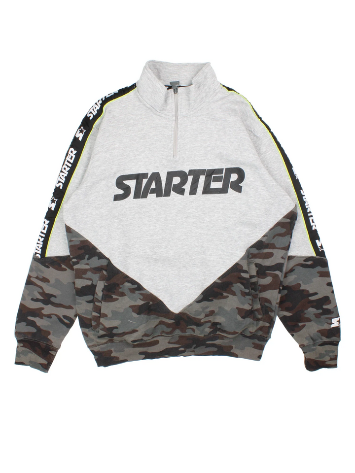 Starter Sweatshirt in a grey colourway with the logo printed on front and camo detailing on the front and arms.Striped logo trim along the shoulder.
