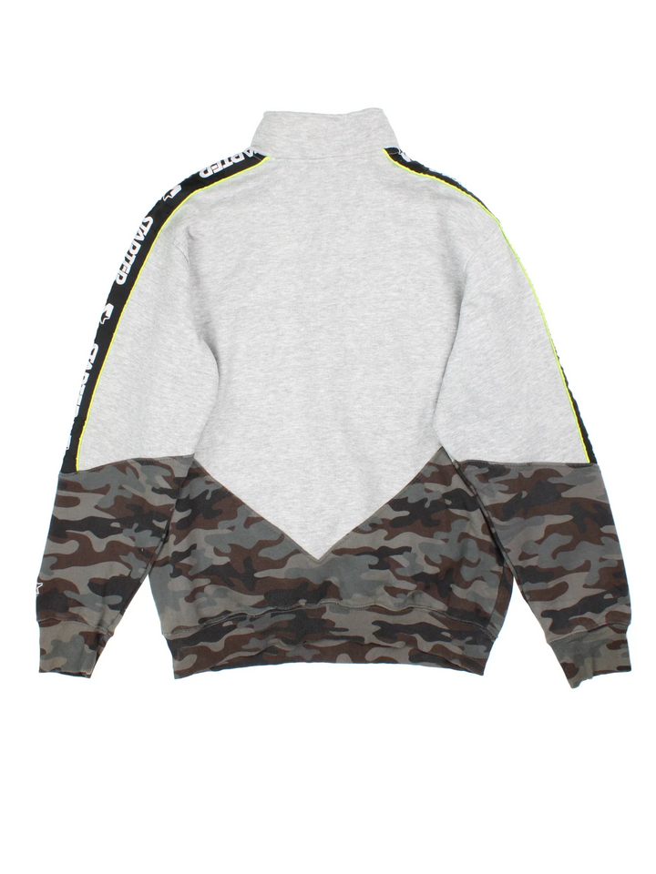 Starter Sweatshirt in a grey colourway with the logo printed on front and camo detailing on the front and arms.Striped logo trim along the shoulder.