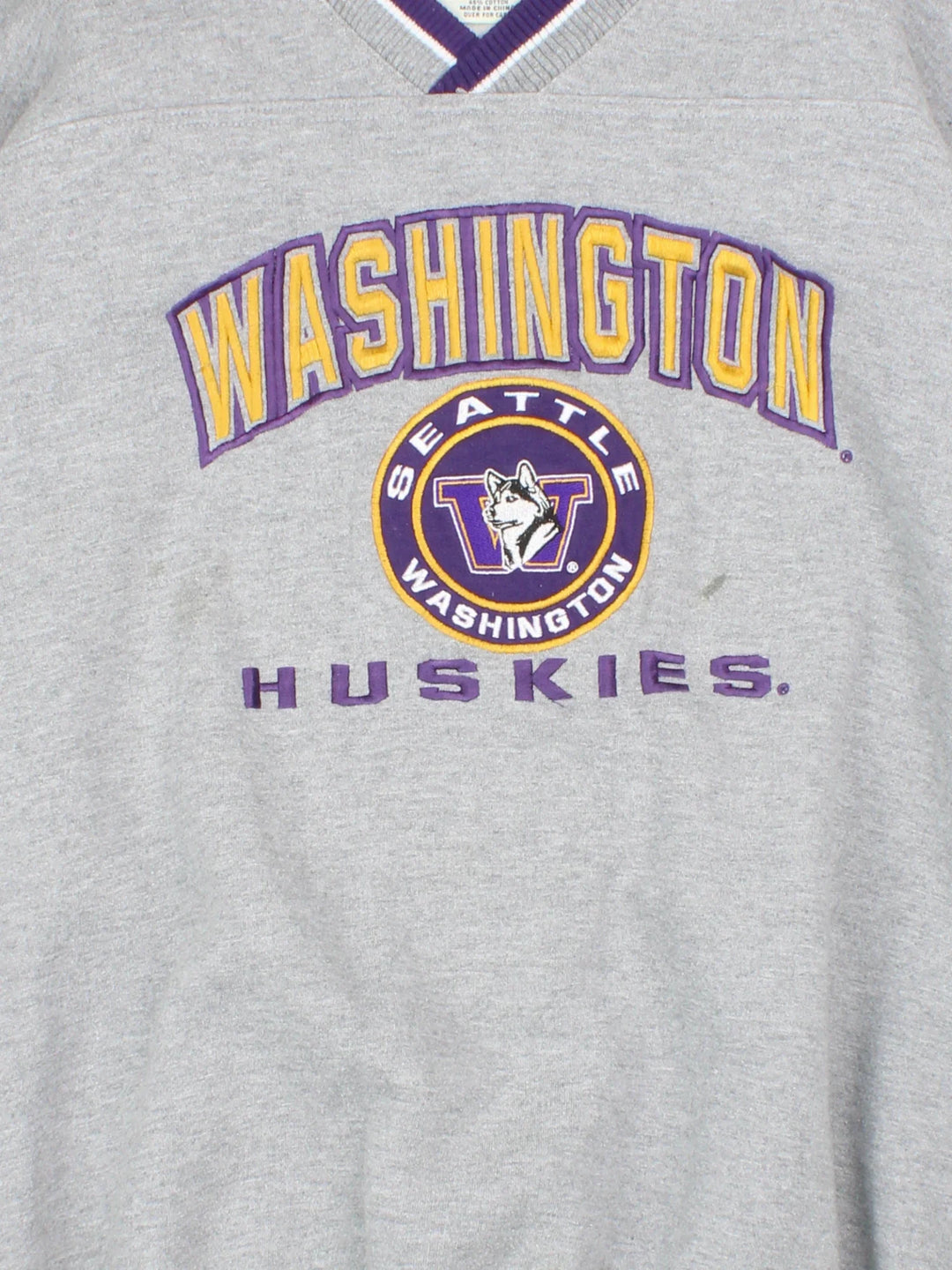 Vintage Washington Huskies Sweatshirt in a grey/purple colourway. V neck, with contrast trims and branding embroidered on the front.