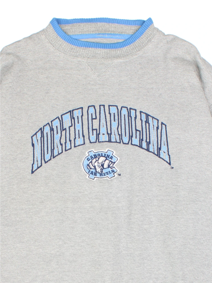 Vintage North Carolina Tar Heels Basketball Sweatshirt in a grey colourway, with contrast hems/cuffs and branding embroidered on front.