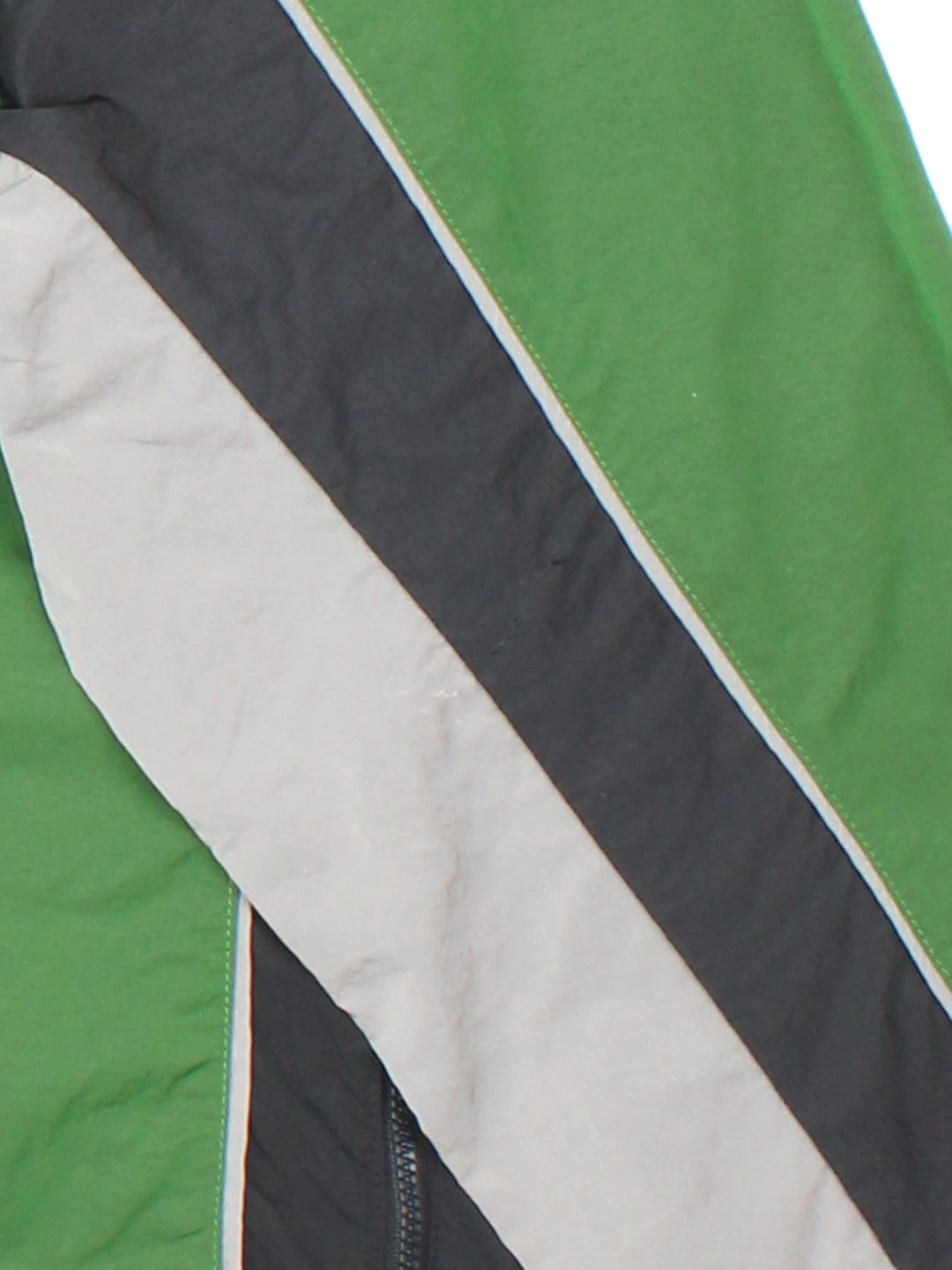 Vintage Off White x Jordan Tracksuit tops in a green and black colourway. Double zips up and has side pocket, and both logos embroidered on the front.
