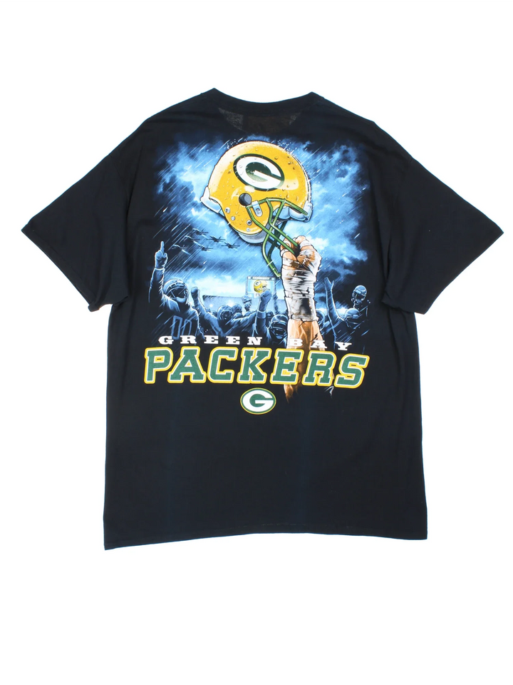 Vintage Green Bay Packers NFL T-Shirt in a black colourway with the logo printed on the front and big graphic on the back.