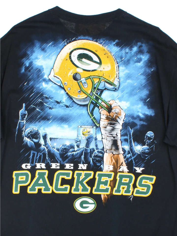 Vintage Green Bay Packers NFL T-Shirt in a black colourway with the logo printed on the front and big graphic on the back.