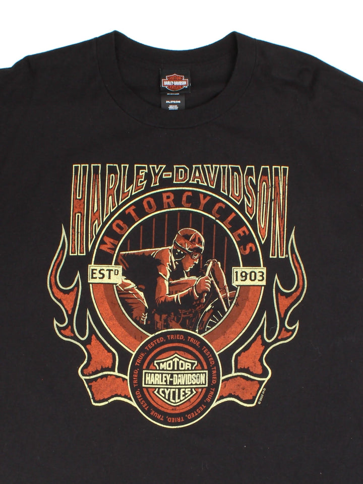 Vintage Harley-Davidson T-Shirt in a black colourway with the logo on front and back.