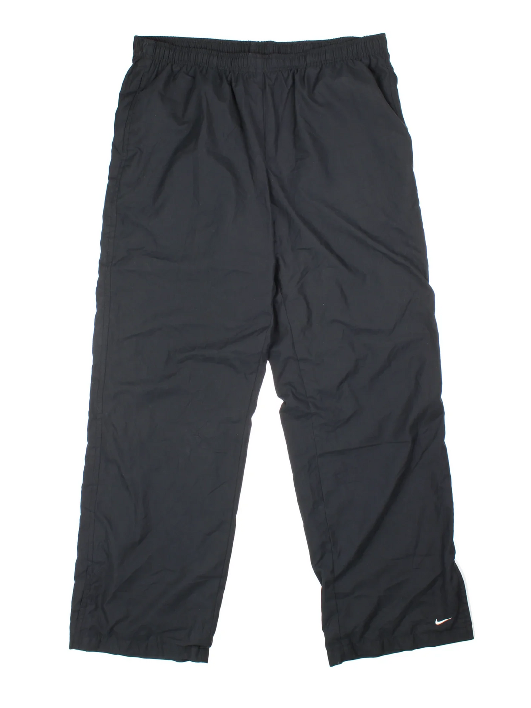 90's Nike Tracksuit Bottoms in black colourway. Side pockets, elasticated waist and the logo embroidered on the front.