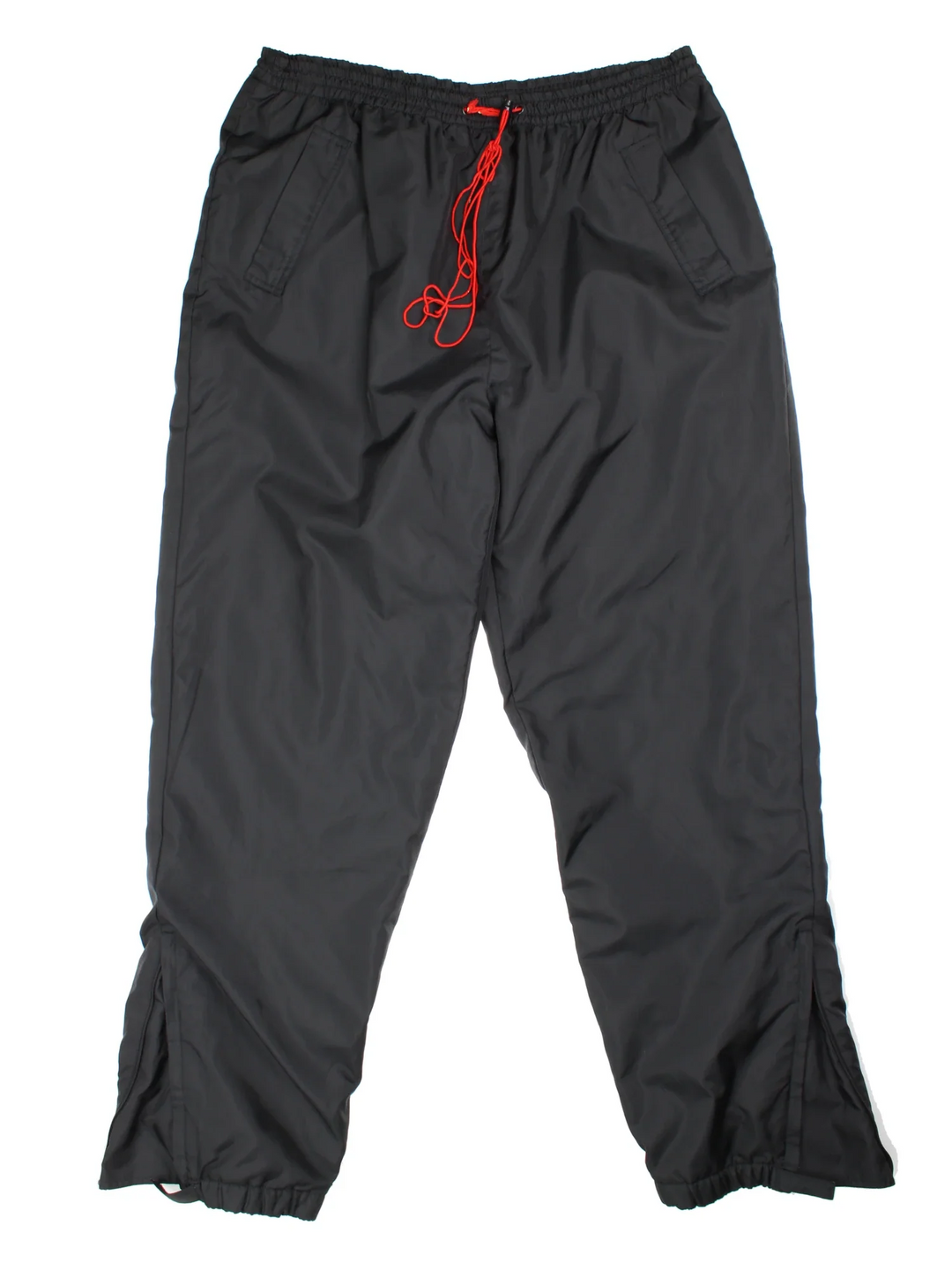 90's Marlboro Classics Insulated Tracksuit Bottoms in black colourway with cuffed hem. Zipper ankle leg, side zip pockets and the logo embroidered on the back.