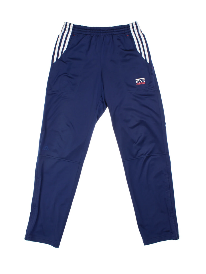Adidas Tracksuit Bottoms in blue colourway, has pockets, elasticated waist with drawstring, and the logo embroidered on the front.