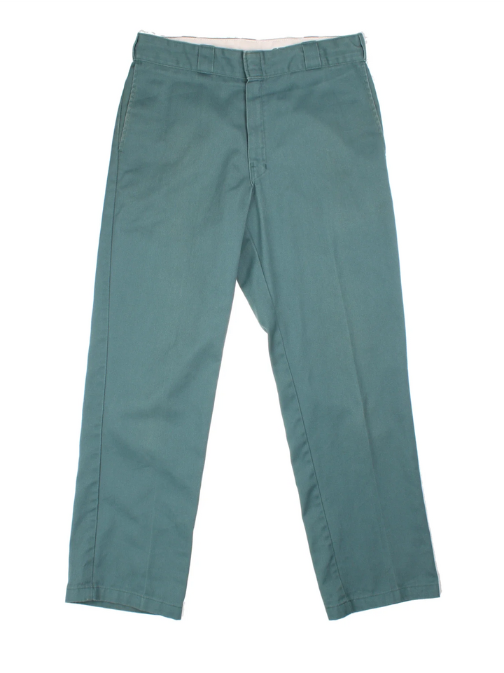 Dickies 874 Trousers in green colourway with multiple pockets and the logo embroidered on the back.