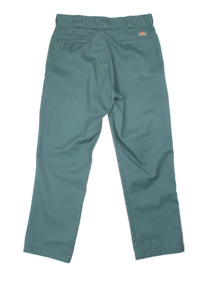 Dickies 874 Trousers in green colourway with multiple pockets and the logo embroidered on the back.