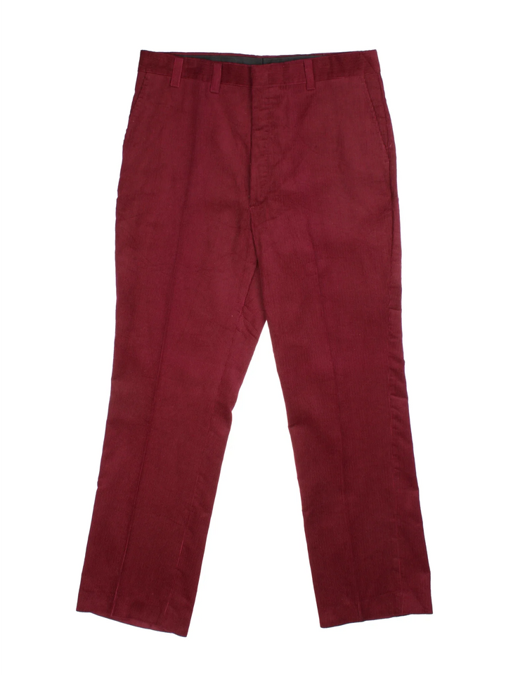 Vintage Farah Corduroy Trousers in burgundy red colourway and has multiple pockets.