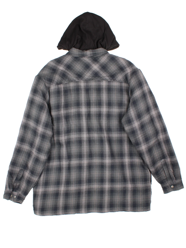 Dickies Hooded Flannel Jacket in a grey plaid pattern colourway. Button up closure and has multiple pockets, insulated quilted lining, and has the logo embroidered on the front.