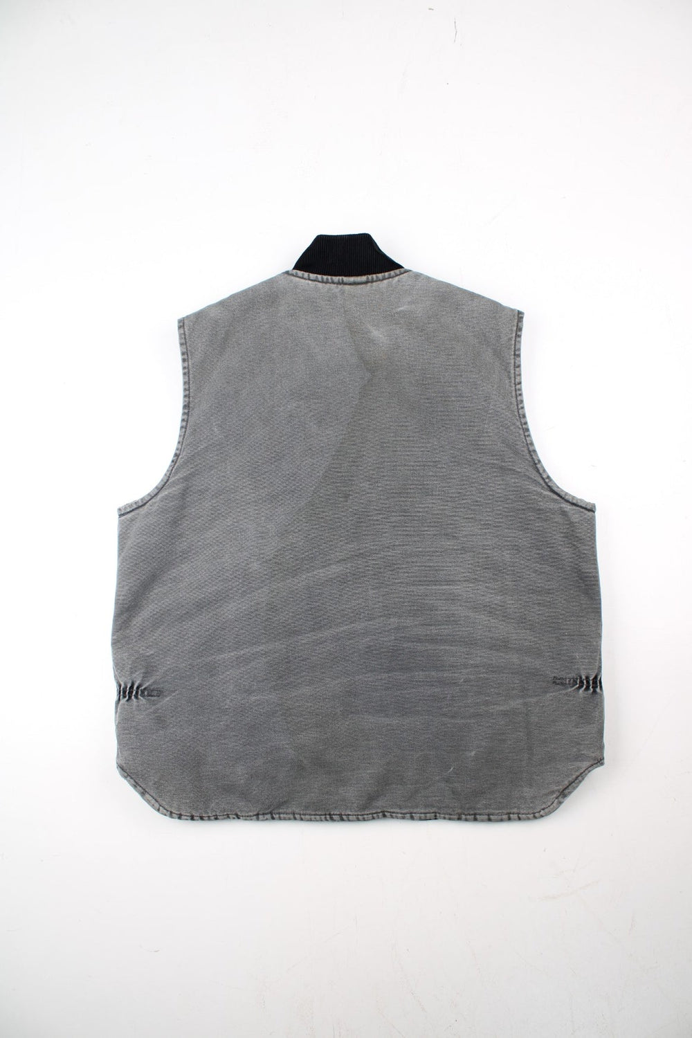 Vintage Carhartt Gilet in a grey colourway. Zip up with double pockets on front, insulated with a quilted lining and classic logo on the front.