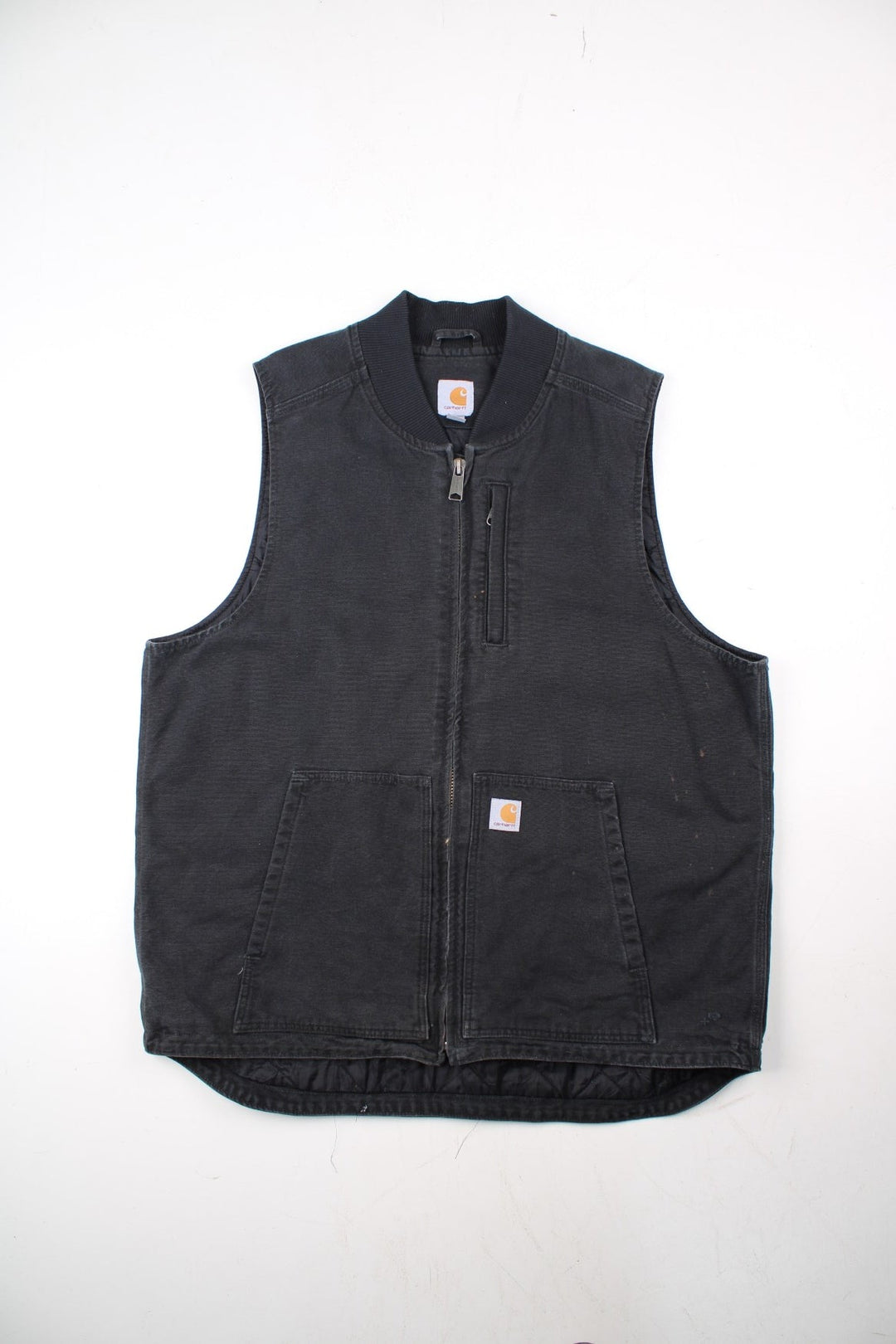 Vintage Carhartt Gilet in a black colourway. Zip up with double pockets on front, insulated with a quilted lining and classic logo on the front.