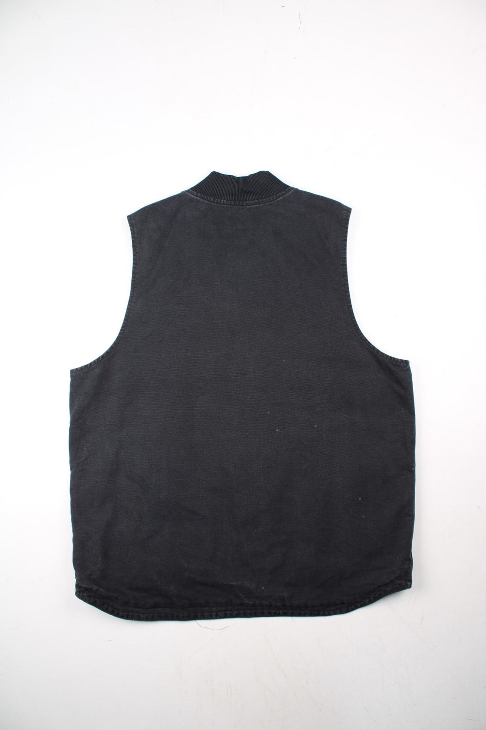 Vintage Carhartt Gilet in a black colourway. Zip up with double pockets on front, insulated with a quilted lining and classic logo on the front.