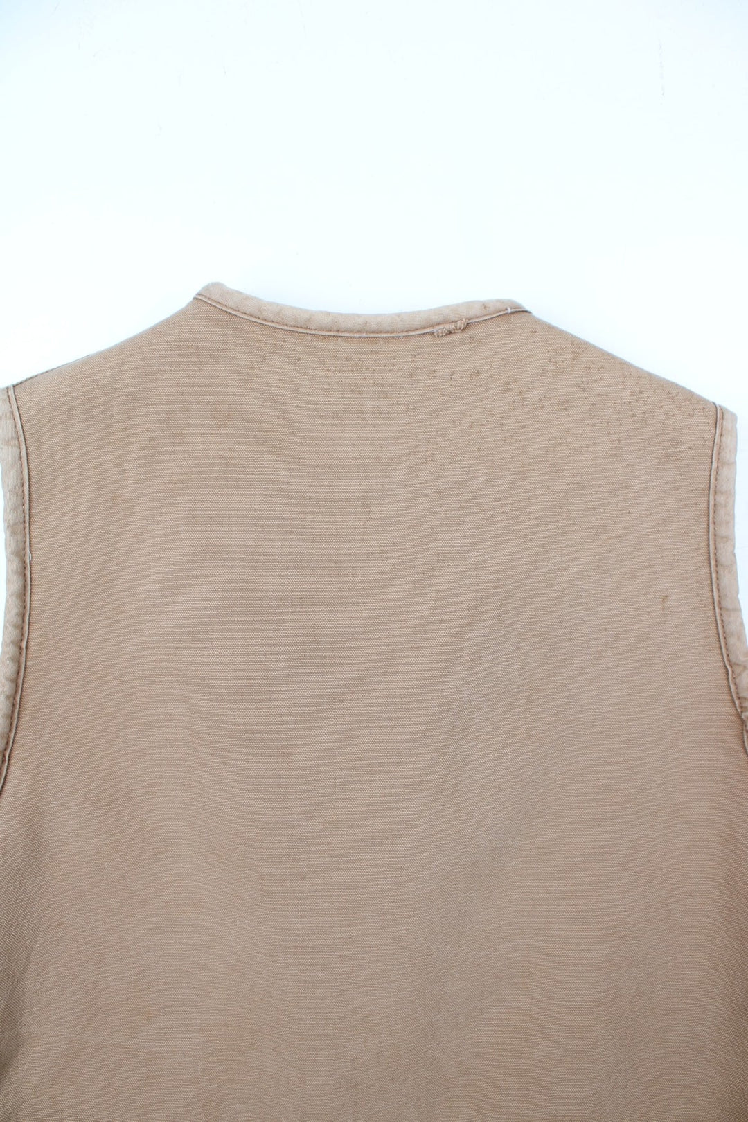Vintage Carhartt Gilet in a tan colourway. Zip up with double pockets on front, insulated with a fleece lining.