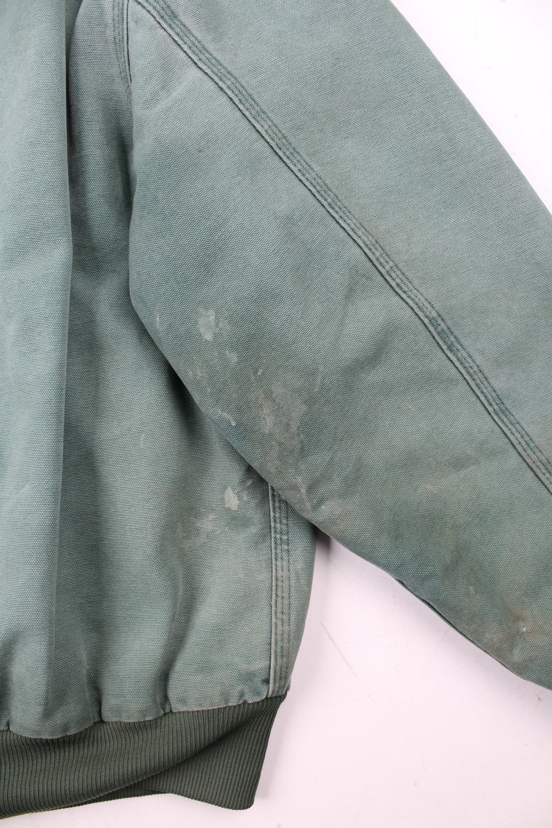 Vintage Carhartt Active Jacket in a green colourway. Zips up and has side pockets, insulated with a quilted lining, and has the logo embroidered on the front.