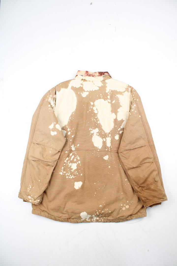 Vintage Carhartt Arctic Jacket in a tan brown colourway. Zips up and has multiple pockets, insulated with a quilted lining, and has the logo embroidered on the front.