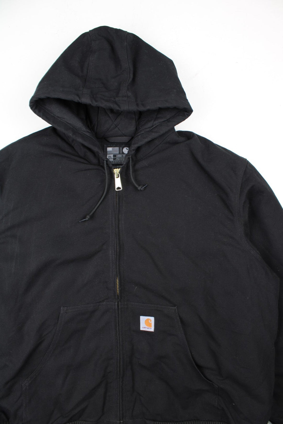 Carhartt Jacket in a black colourway. Zips up and has side pockets, insulated lining, and has the logo embroidered on the front.