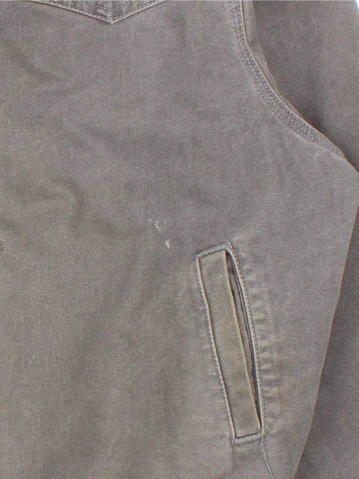 Vintage Carhartt Santa Fe Jacket in a grey colourway. Zips up and has side pockets, insulated lining, and has the logo embroidered on the front.