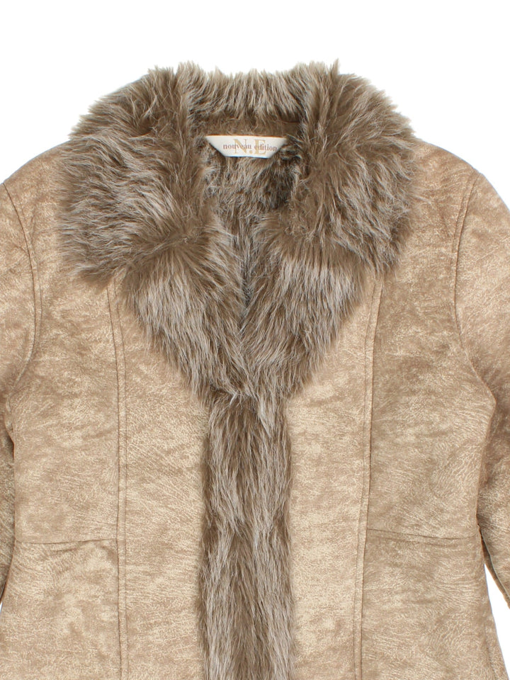 Vintage Y2K Faux Fur Aghan Style Coat in a tan colourway, clasp closure and has insulated faux fur lining.