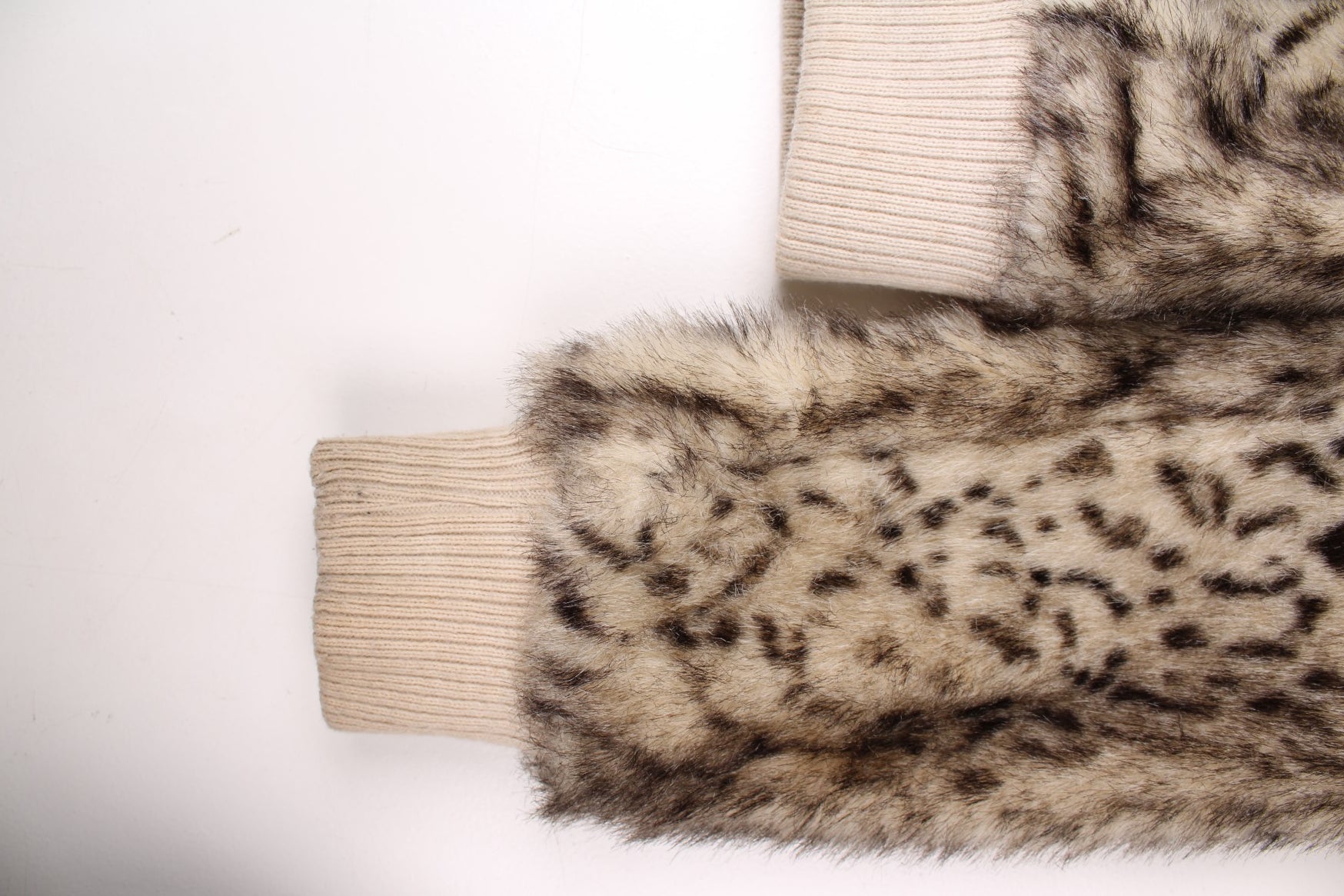 Y2K Faux Fur Cropped Leopard Jacket – VintageFolk Y2K Faux Fur Cropped Leopard Jacket – VintageFolk