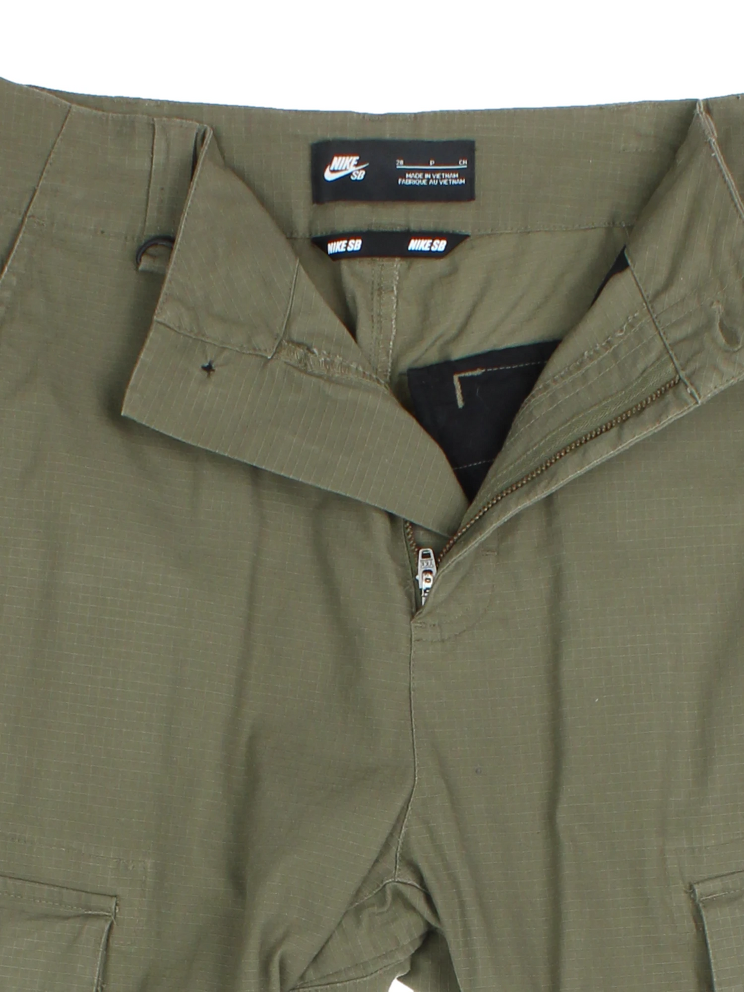 Y2K Nike SB Cargo Trousers (Size L) - VintageFolk