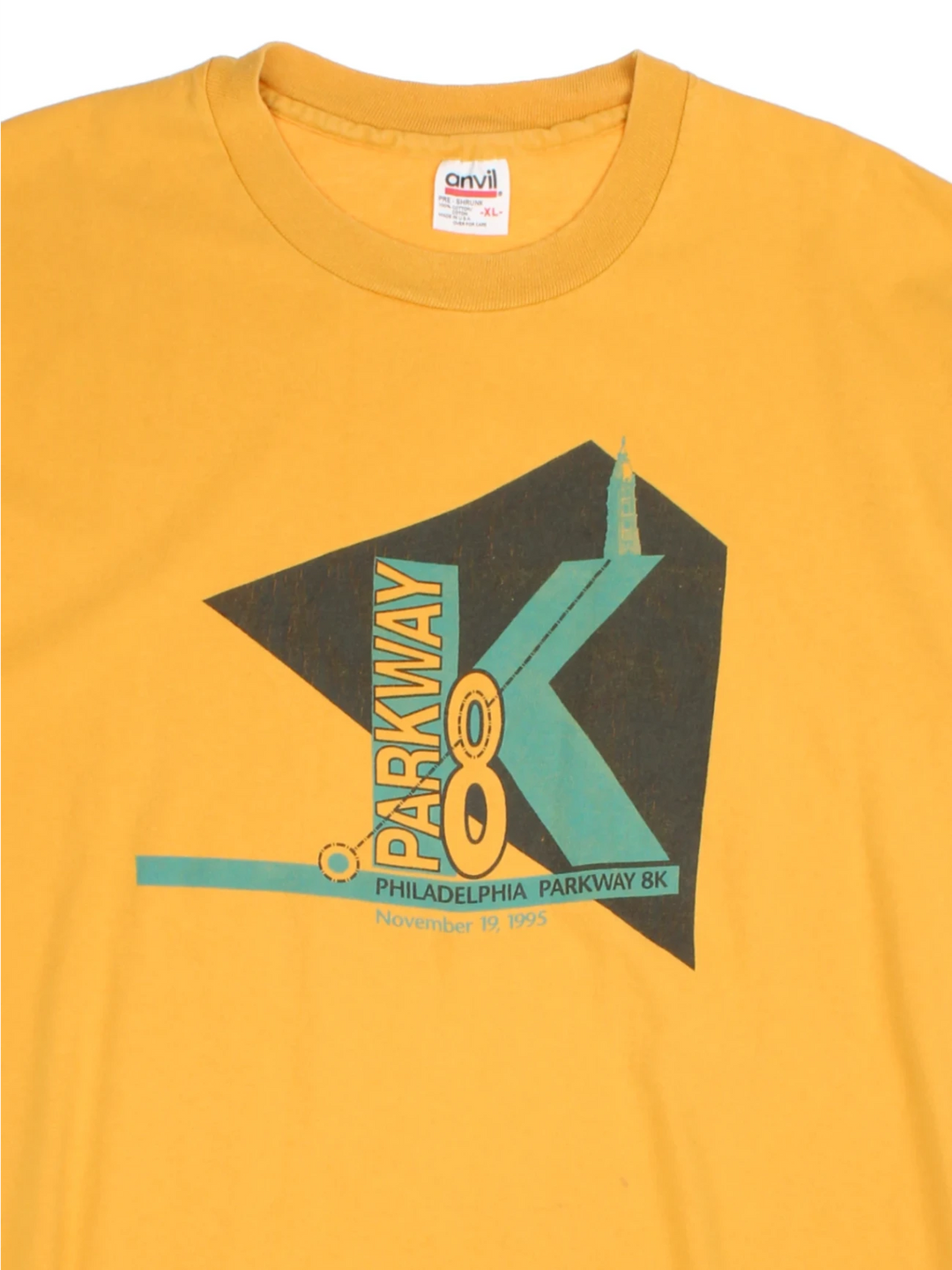 95 Parkway Philadelphia Park 8K Graphic T-Shirt (Size L)